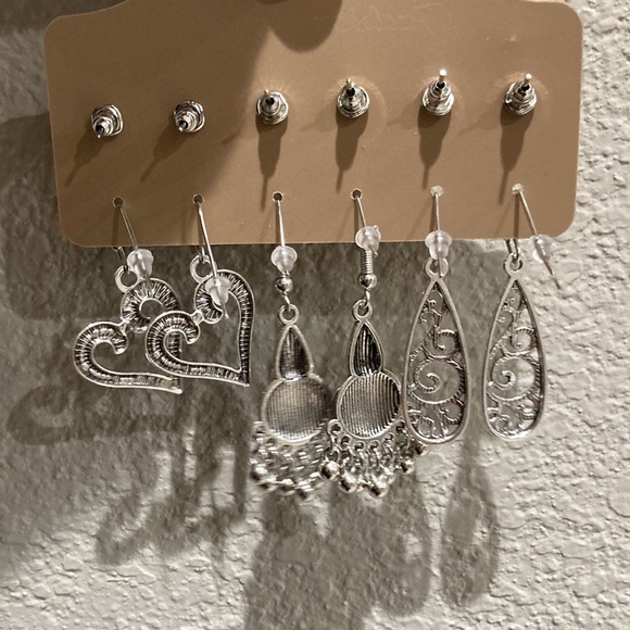 6 Pairs of Earrings - NEW - Picture 3 of 3